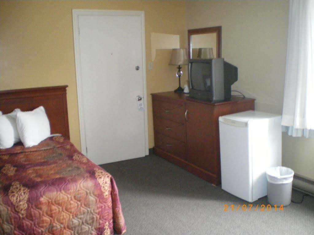 Hotel Motel Manoir De ペルセ エクステリア 写真